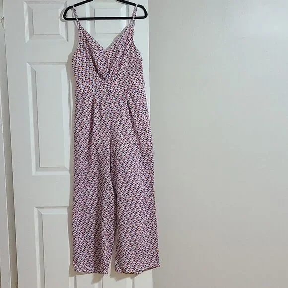 Women's V-neck Jumpsuit With Pockets - Picture 4 of 7